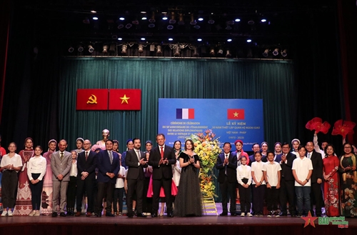 TP Hồ Chí Minh kỷ niệm 50 năm thiết lập quan hệ ngoại giao Việt Nam - Pháp